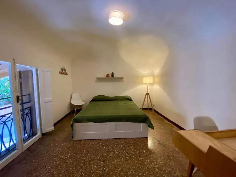 בולוניה Portico Dei Servi Central Historical Apartment 0*,  איטליה