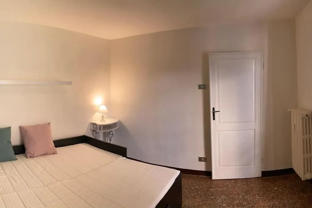 בולוניה Portico Dei Servi Central Historical Apartment איטליה